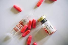 政策双响！两会+中央一号文件力推创新药，万亿健康蓝海爆发！